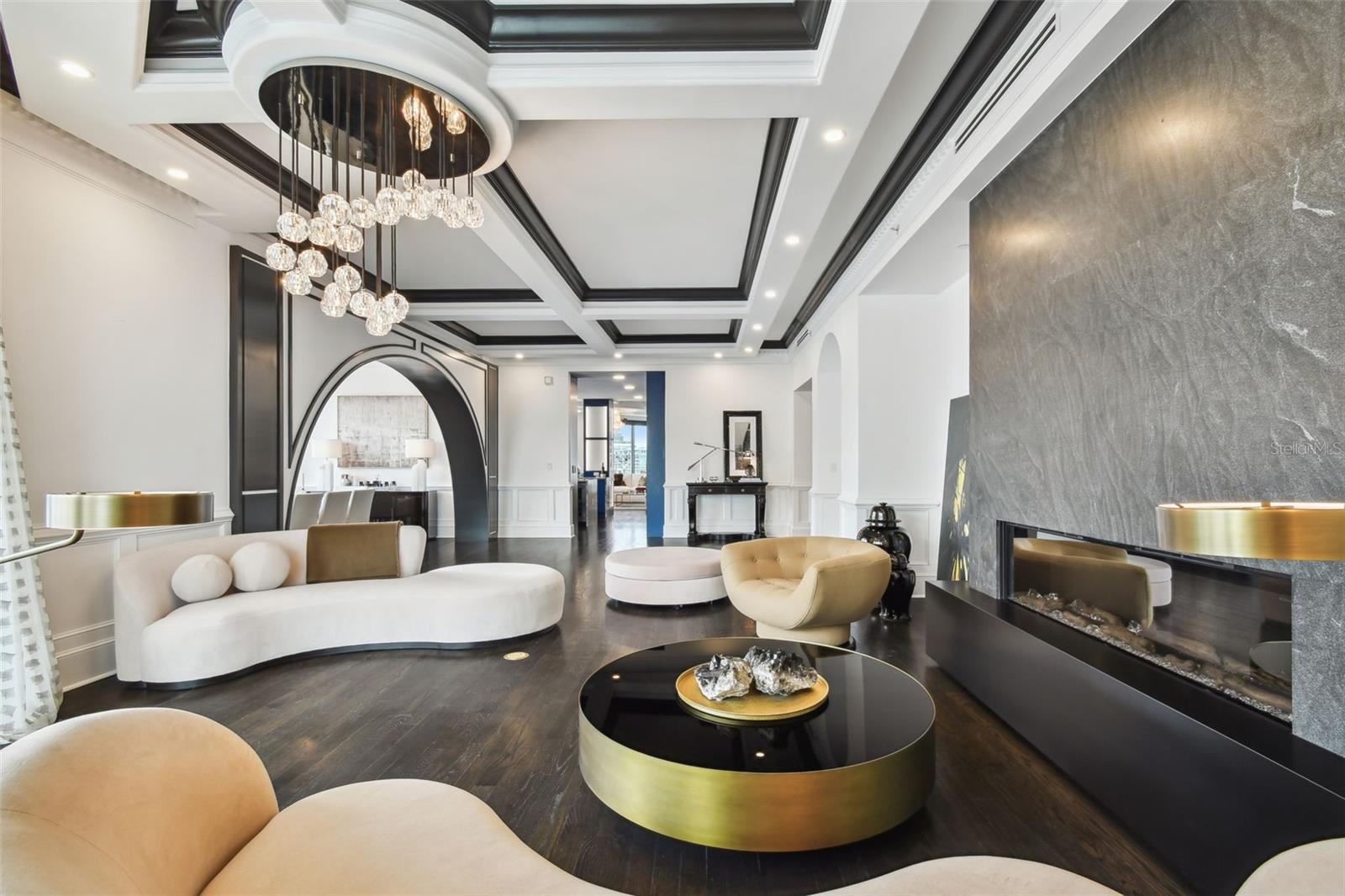 Image 14 of 87 For 450 Knights Run Avenue 2004