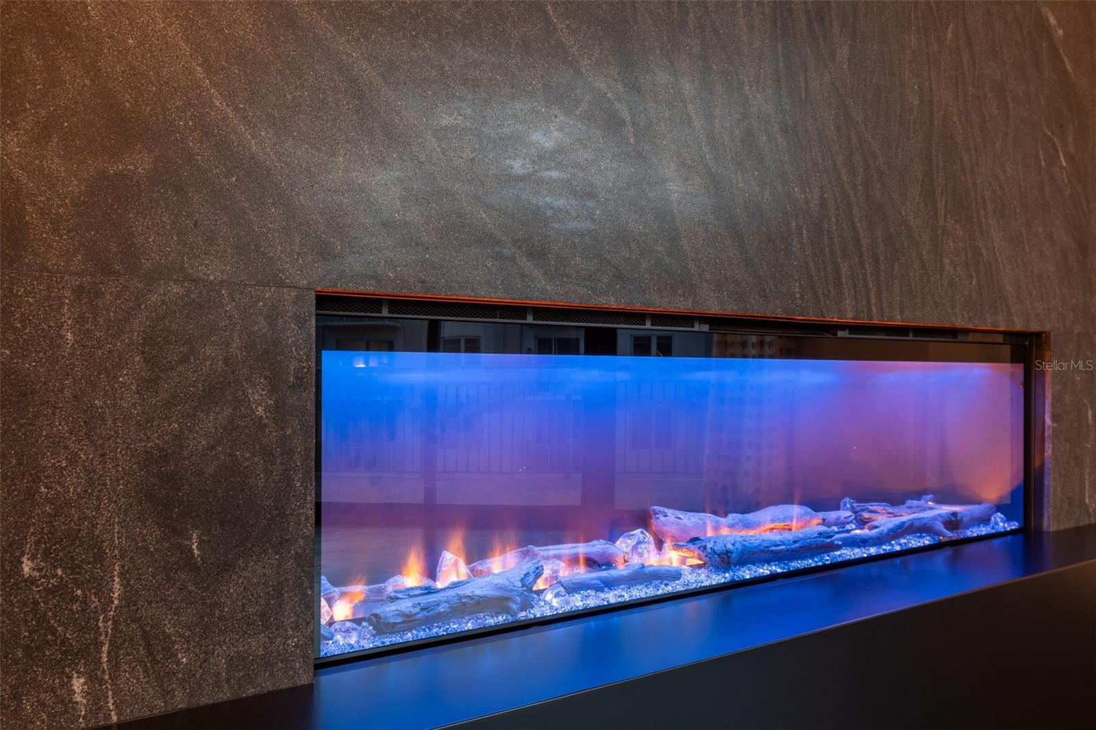 Image 15 of 87 For 450 Knights Run Avenue 2004