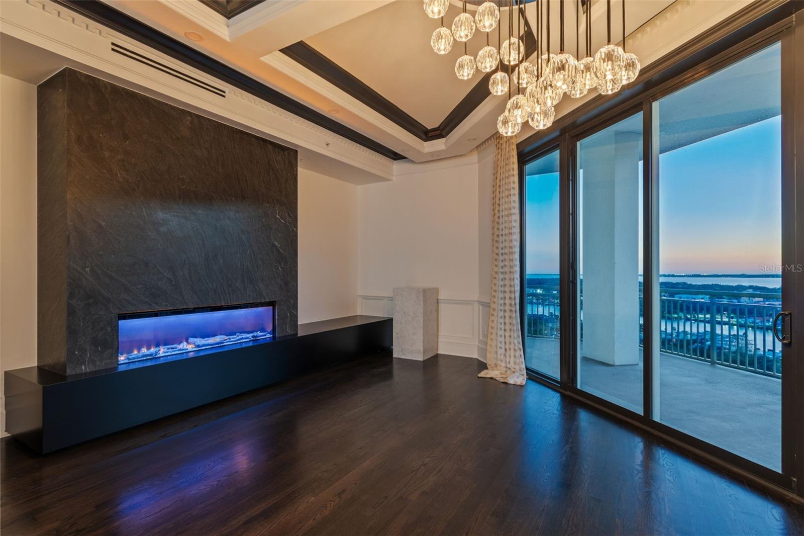 Image 16 of 87 For 450 Knights Run Avenue 2004