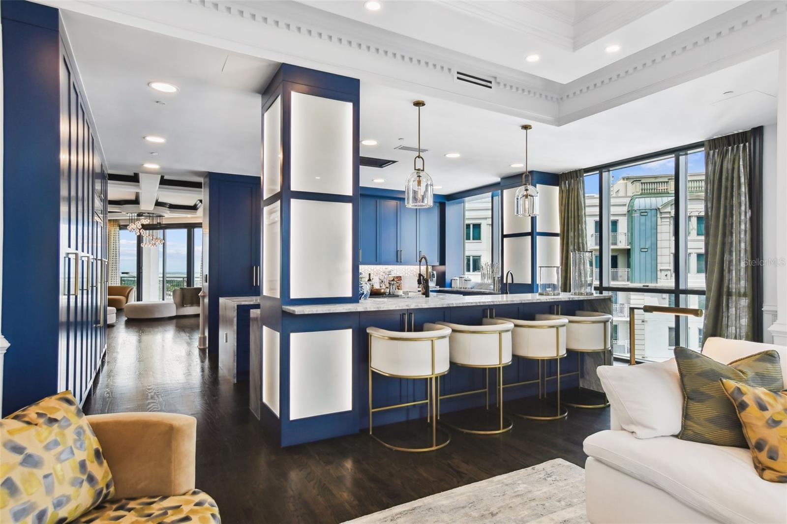 Image 21 of 87 For 450 Knights Run Avenue 2004