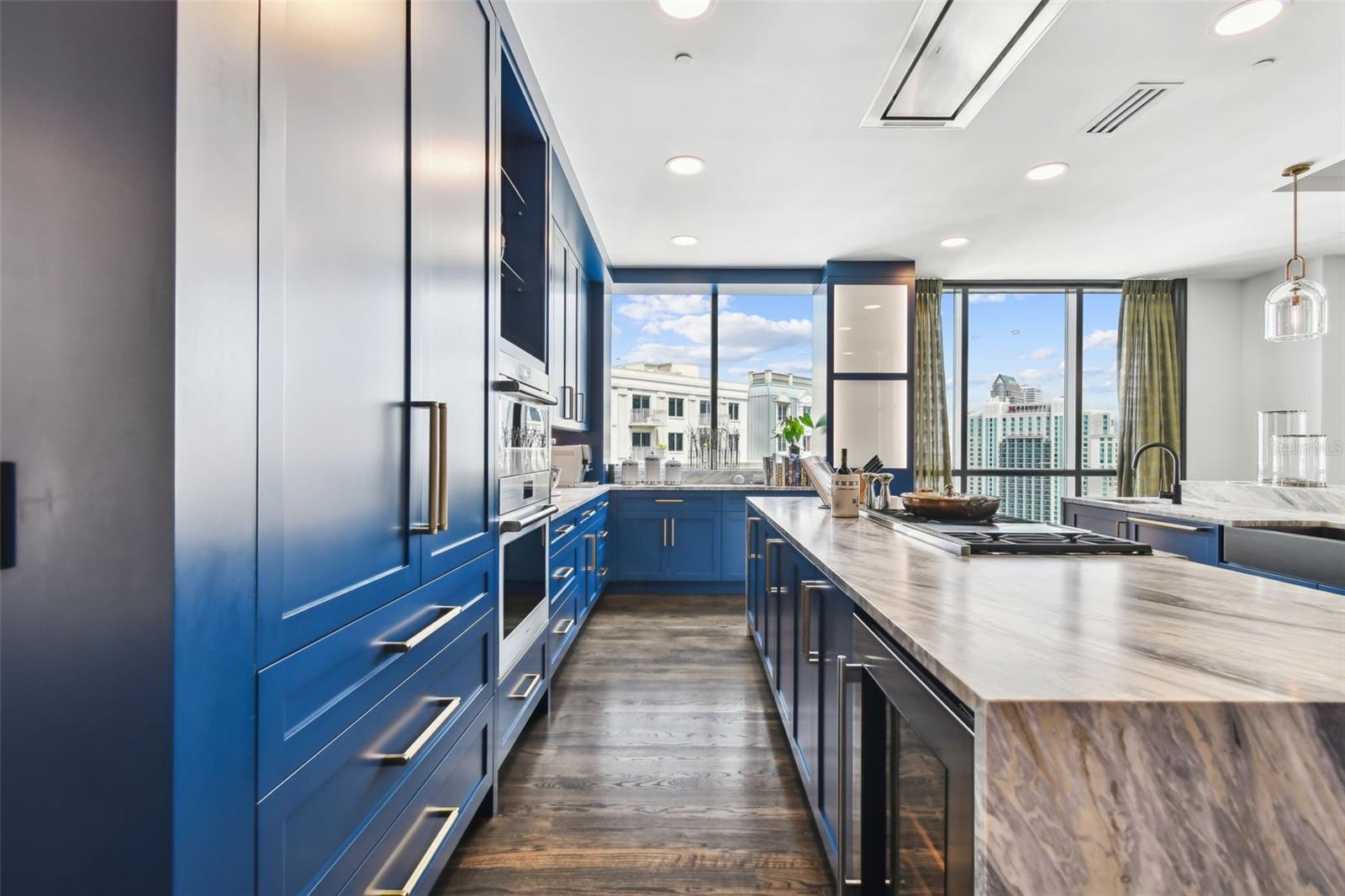 Image 22 of 87 For 450 Knights Run Avenue 2004