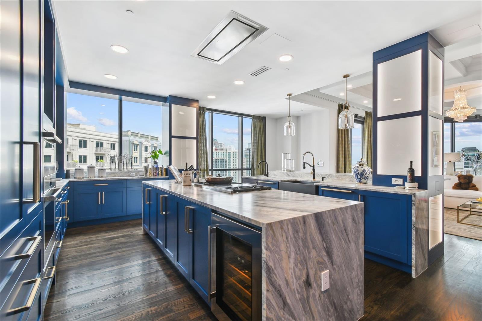 Image 25 of 87 For 450 Knights Run Avenue 2004