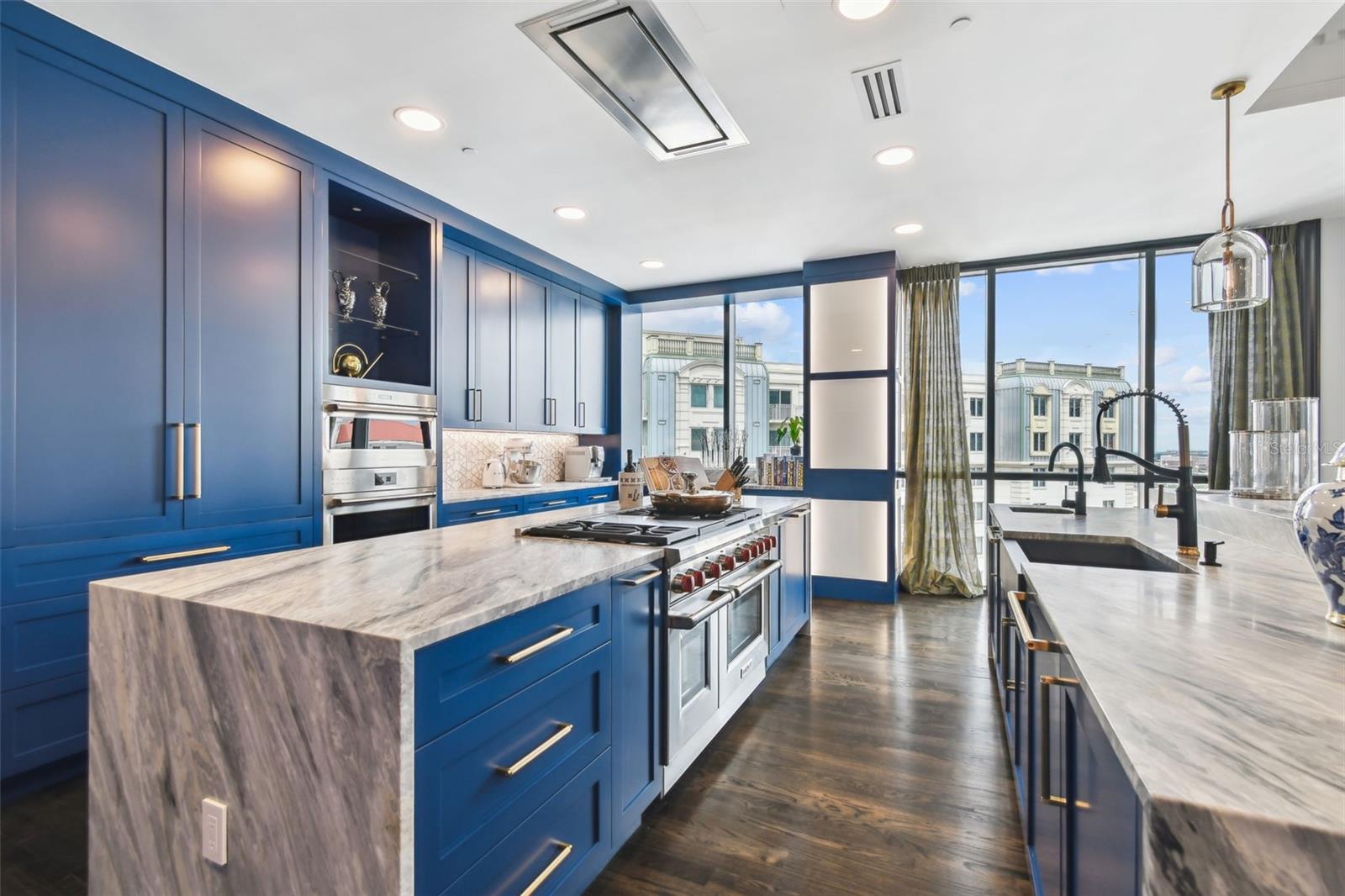 Image 26 of 87 For 450 Knights Run Avenue 2004