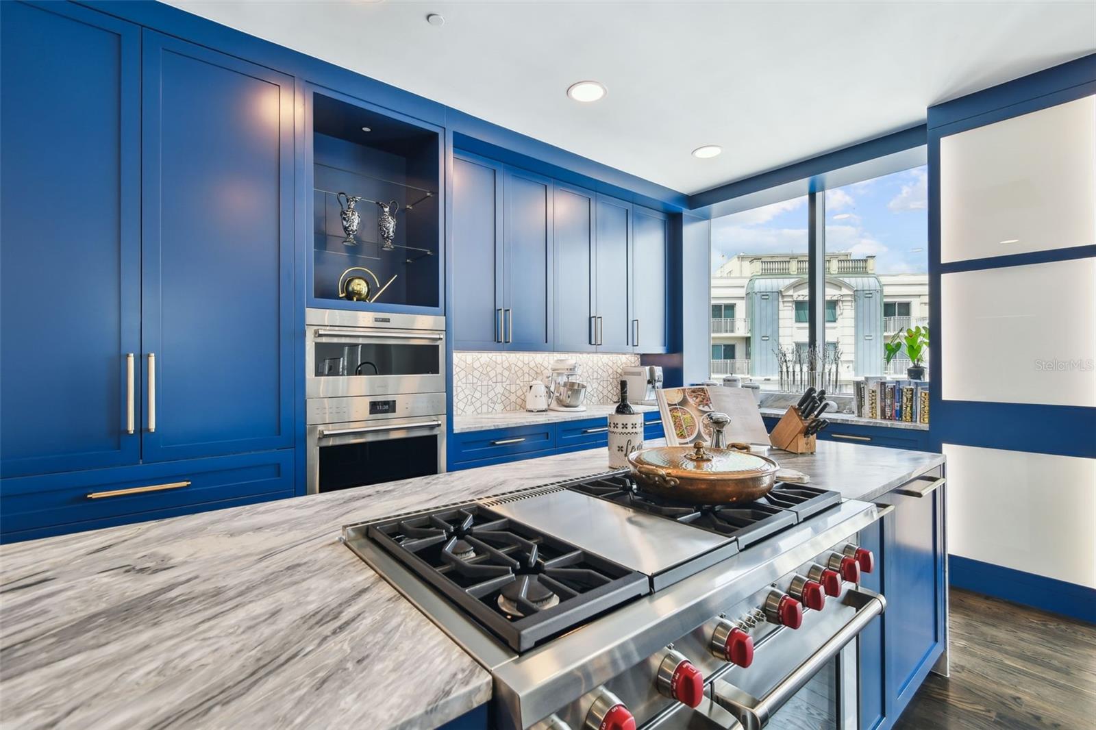 Image 27 of 87 For 450 Knights Run Avenue 2004