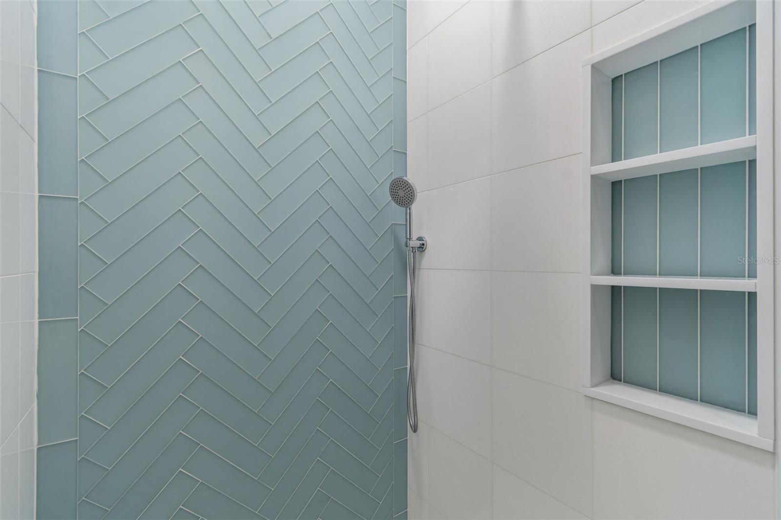 Image 34 of 87 For 450 Knights Run Avenue 2004