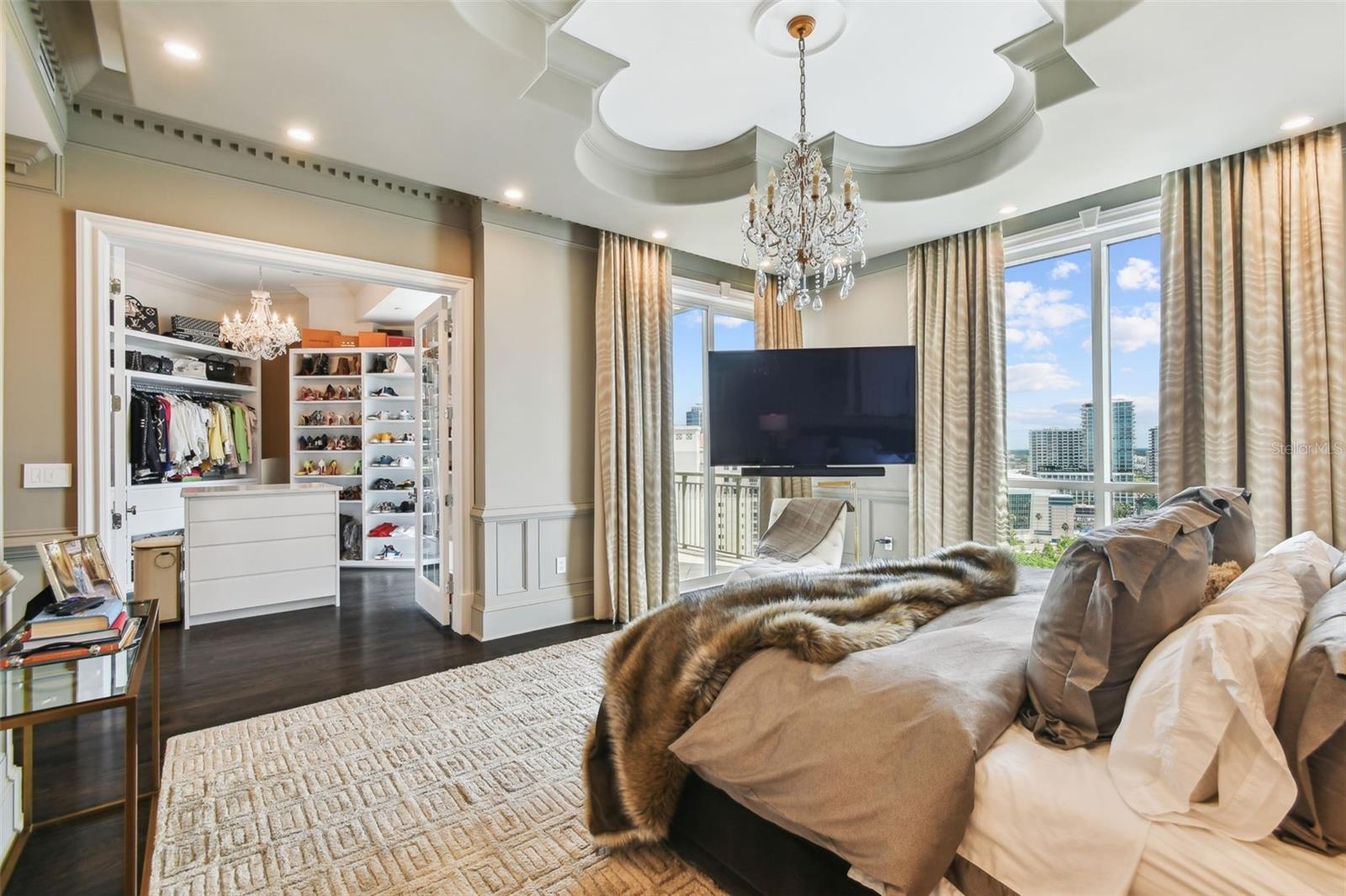 Image 37 of 87 For 450 Knights Run Avenue 2004