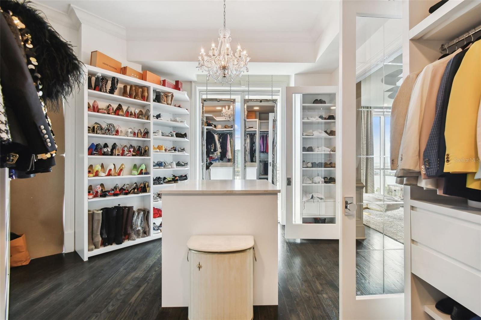 Image 38 of 87 For 450 Knights Run Avenue 2004