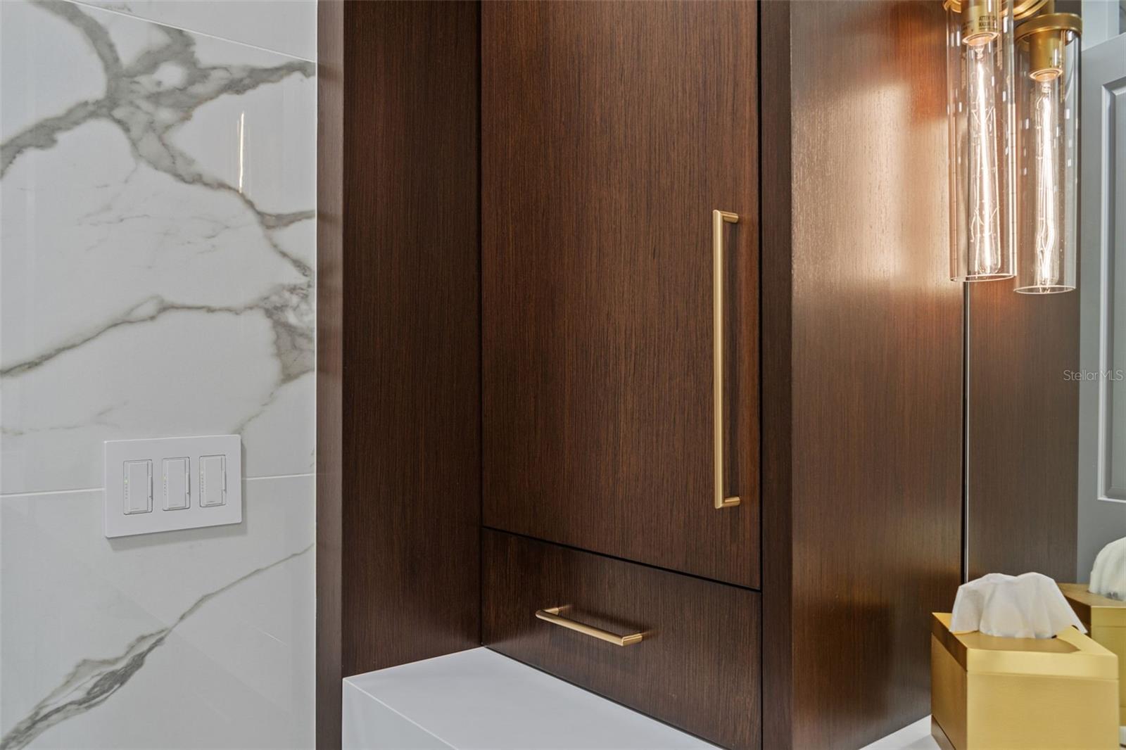 Image 42 of 87 For 450 Knights Run Avenue 2004