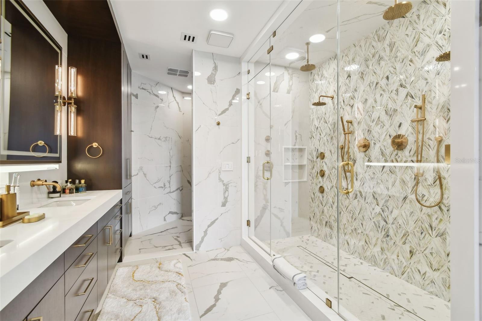 Image 43 of 87 For 450 Knights Run Avenue 2004