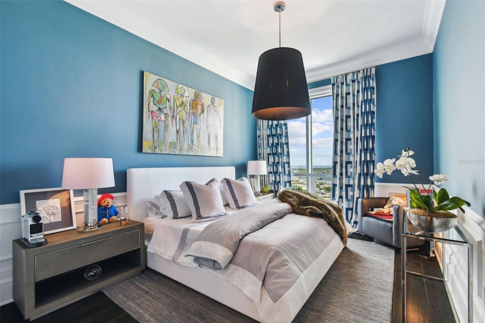 Image 45 of 87 For 450 Knights Run Avenue 2004