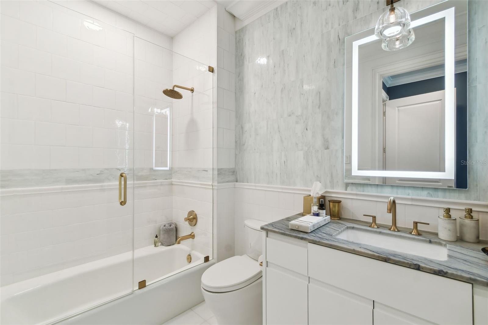 Image 48 of 87 For 450 Knights Run Avenue 2004