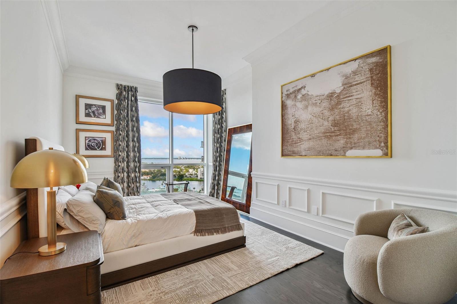 Image 49 of 87 For 450 Knights Run Avenue 2004