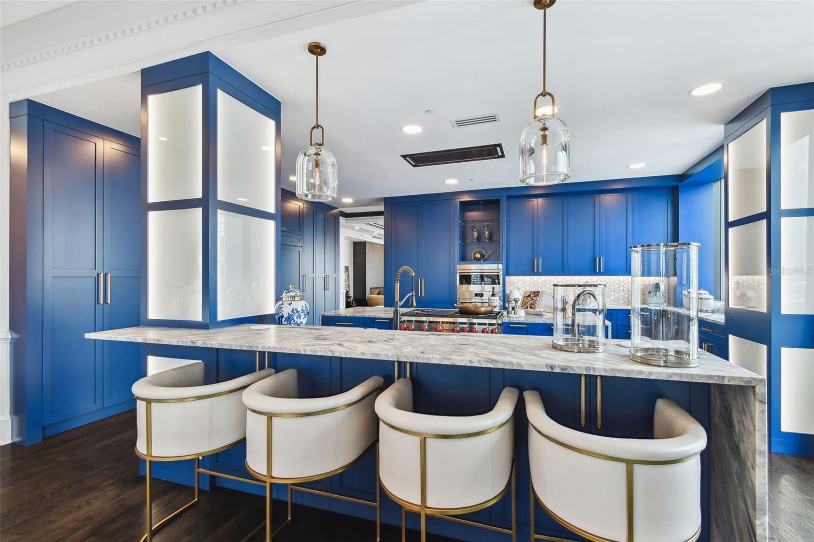 Image 5 of 87 For 450 Knights Run Avenue 2004