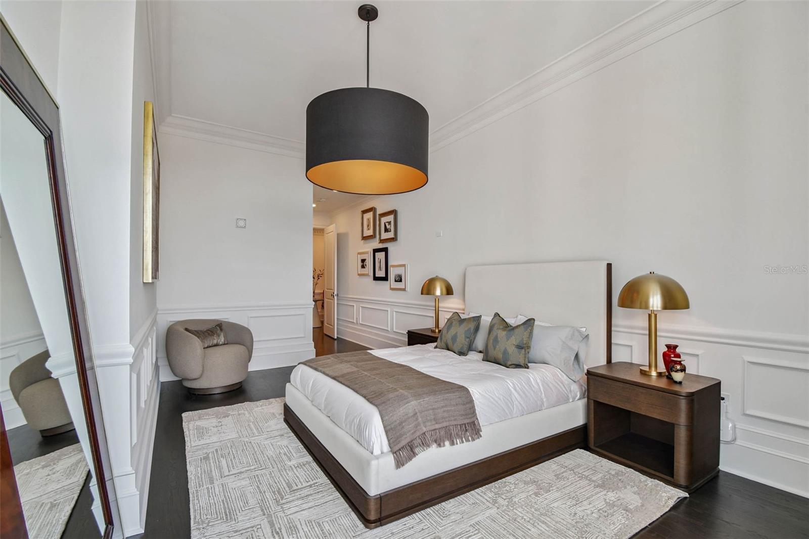 Image 50 of 87 For 450 Knights Run Avenue 2004