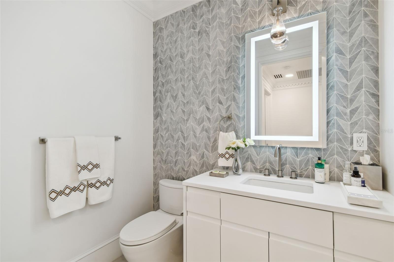 Image 51 of 87 For 450 Knights Run Avenue 2004