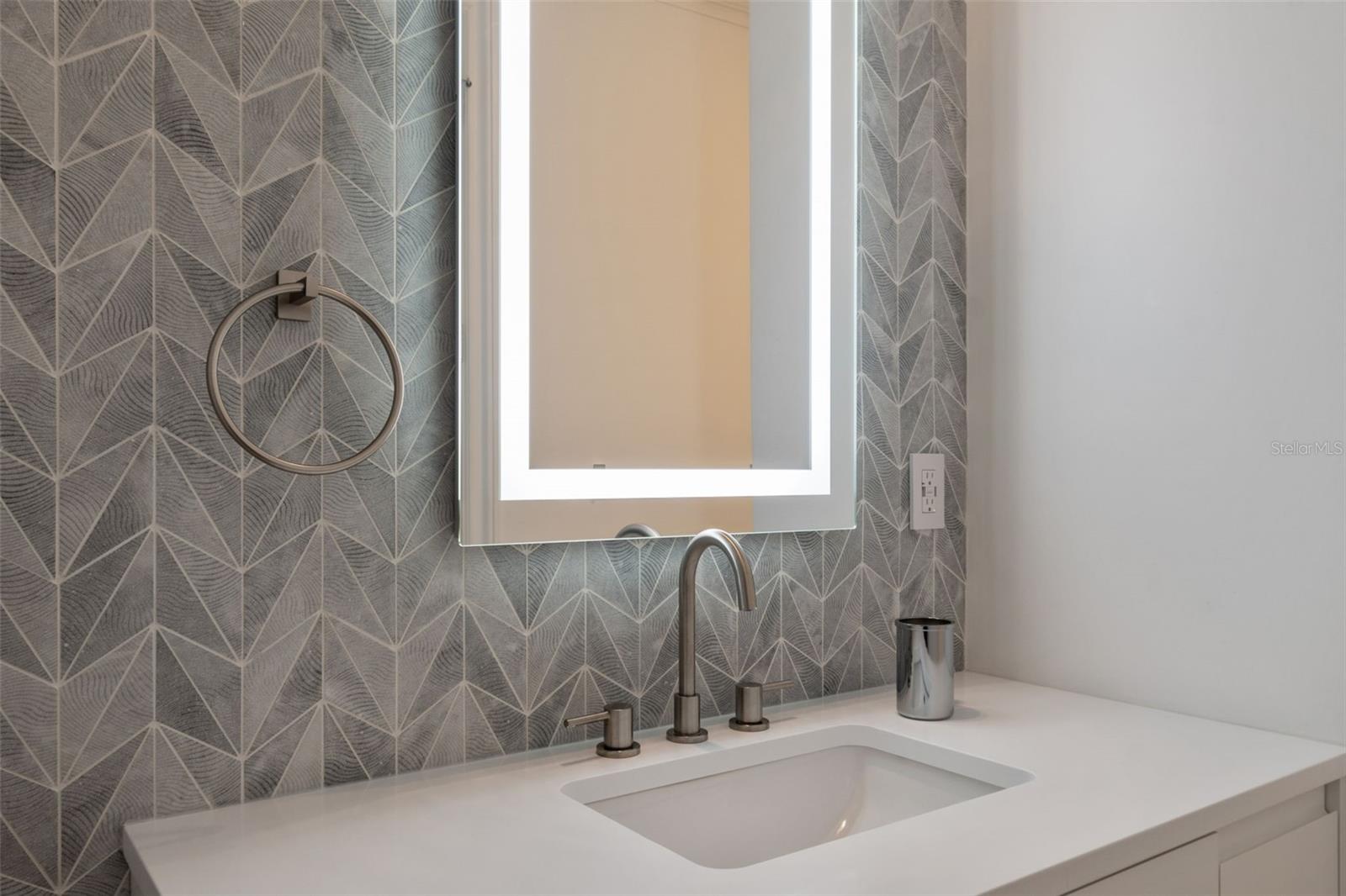 Image 52 of 87 For 450 Knights Run Avenue 2004