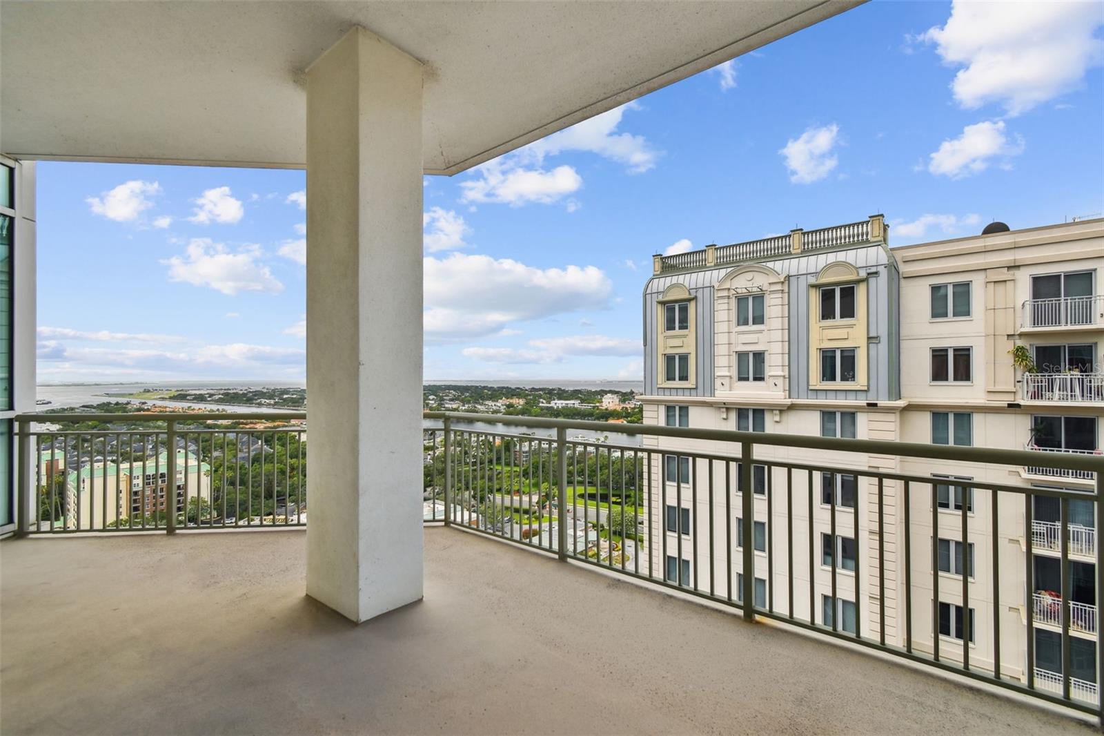 Image 55 of 87 For 450 Knights Run Avenue 2004