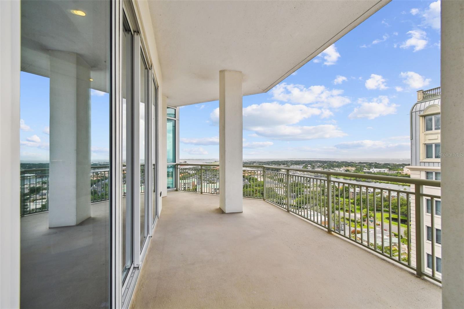 Image 56 of 87 For 450 Knights Run Avenue 2004