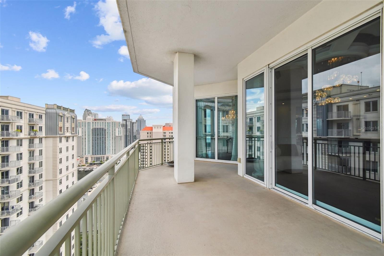 Image 57 of 87 For 450 Knights Run Avenue 2004