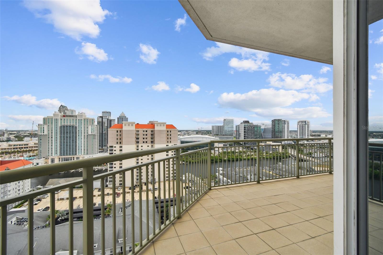 Image 58 of 87 For 450 Knights Run Avenue 2004