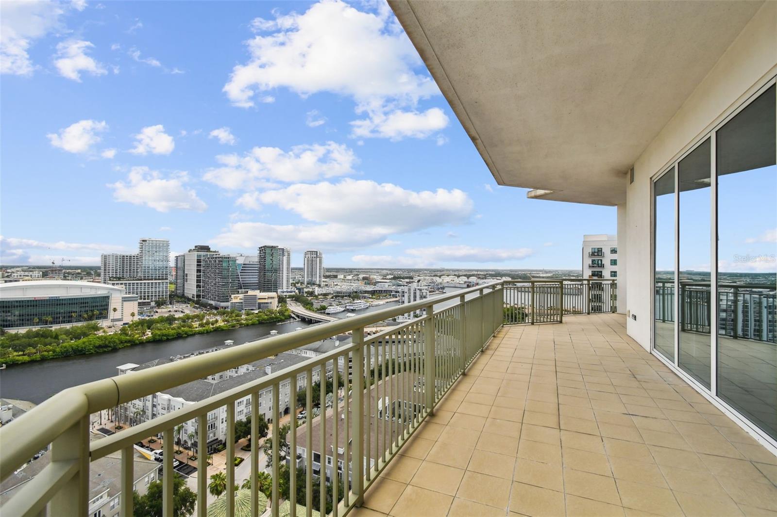 Image 59 of 87 For 450 Knights Run Avenue 2004