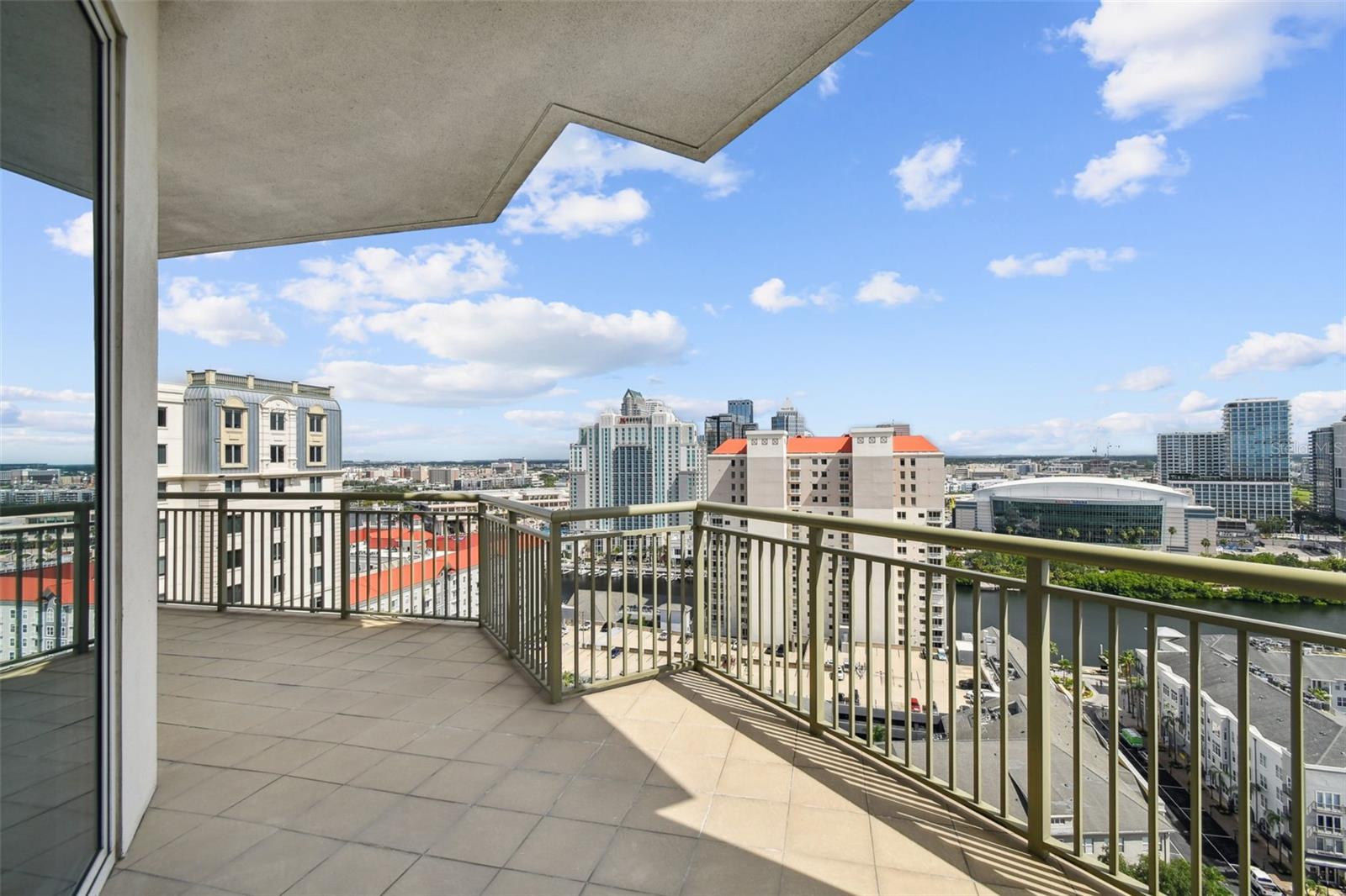 Image 60 of 87 For 450 Knights Run Avenue 2004