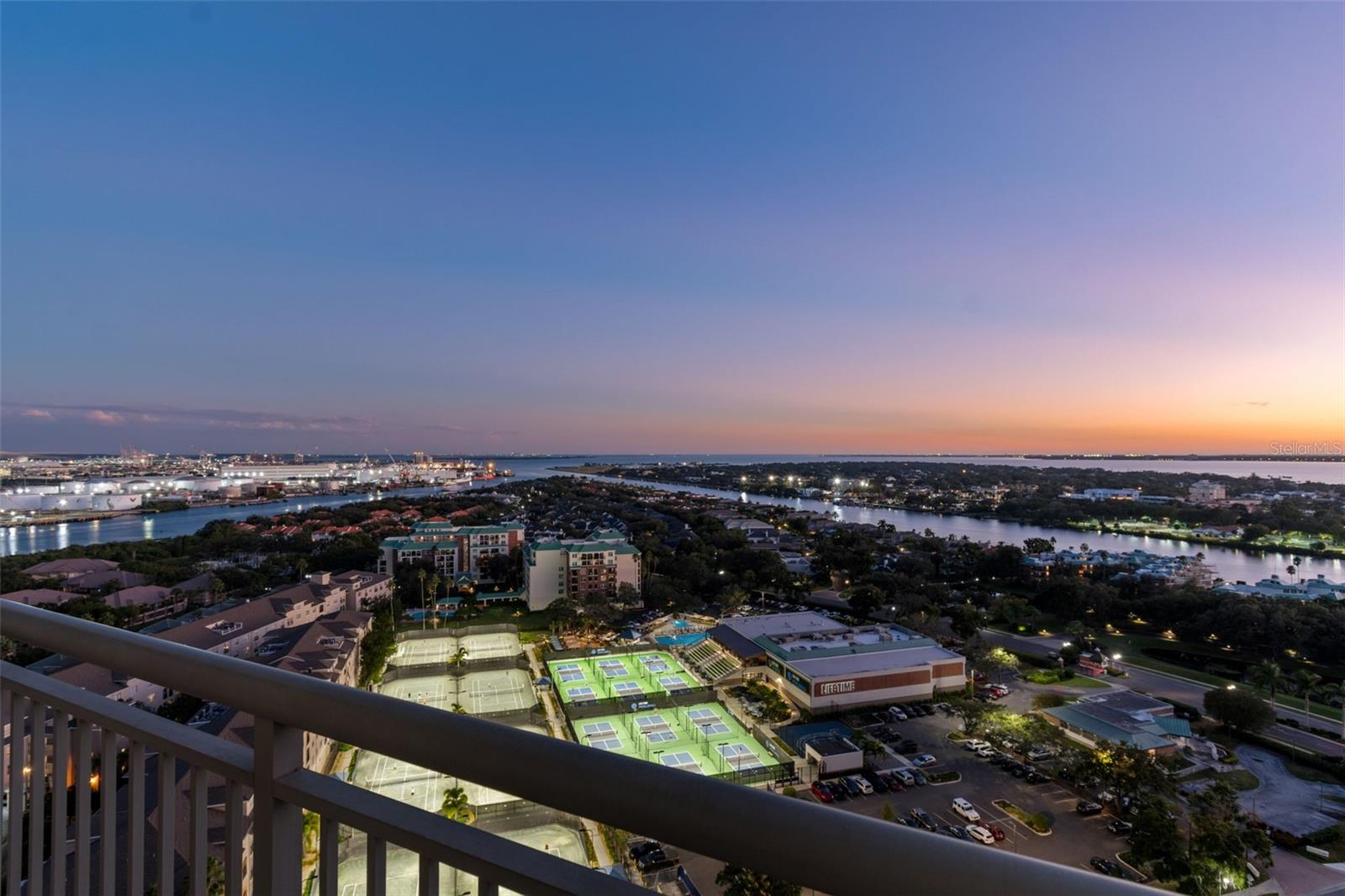 Image 62 of 87 For 450 Knights Run Avenue 2004