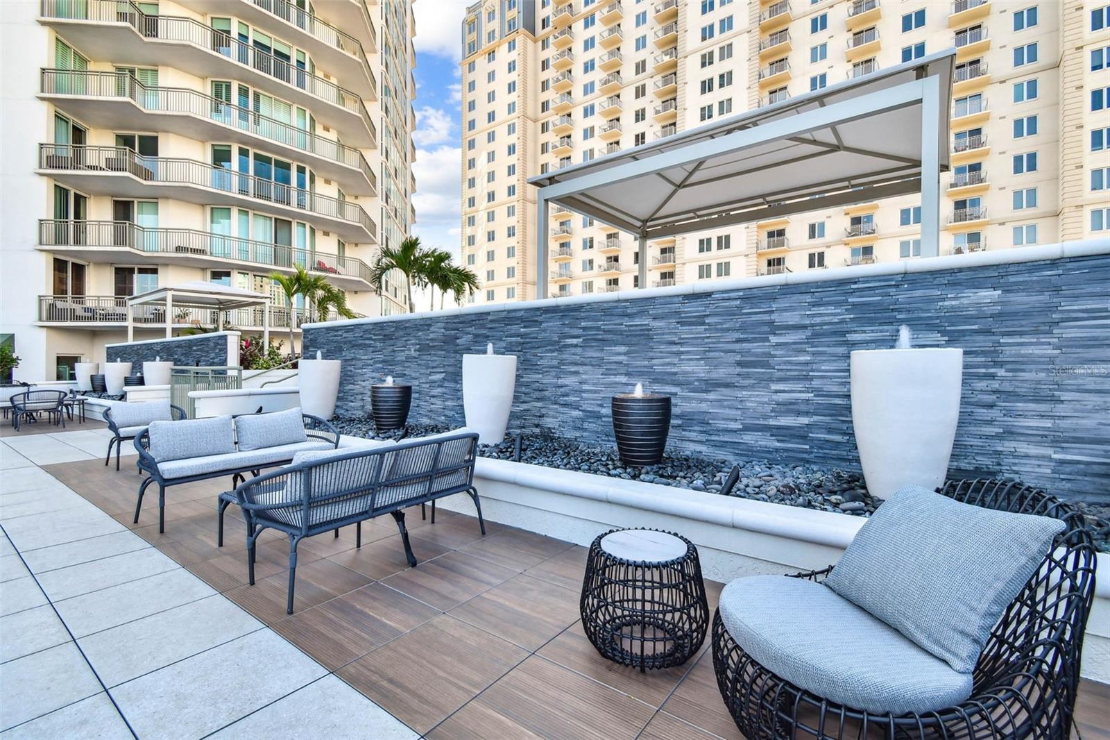 Image 76 of 87 For 450 Knights Run Avenue 2004