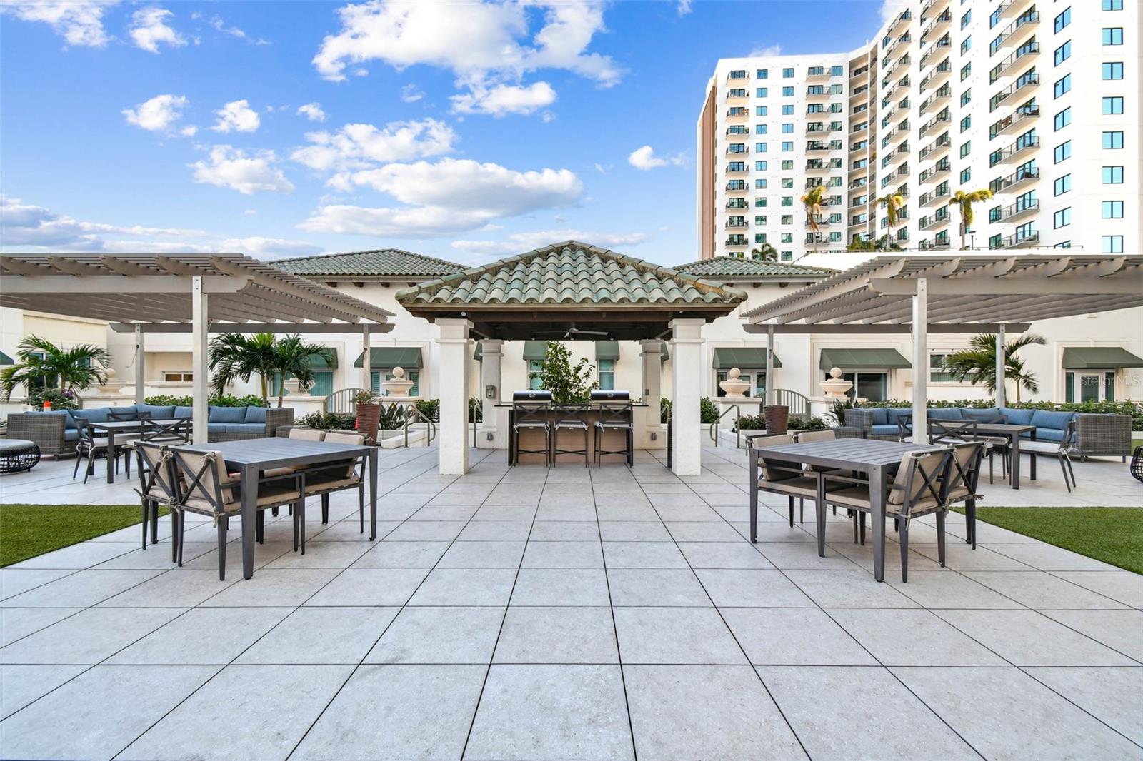 Image 77 of 87 For 450 Knights Run Avenue 2004