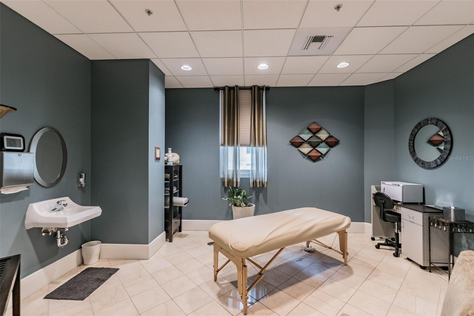 Image 85 of 87 For 450 Knights Run Avenue 2004