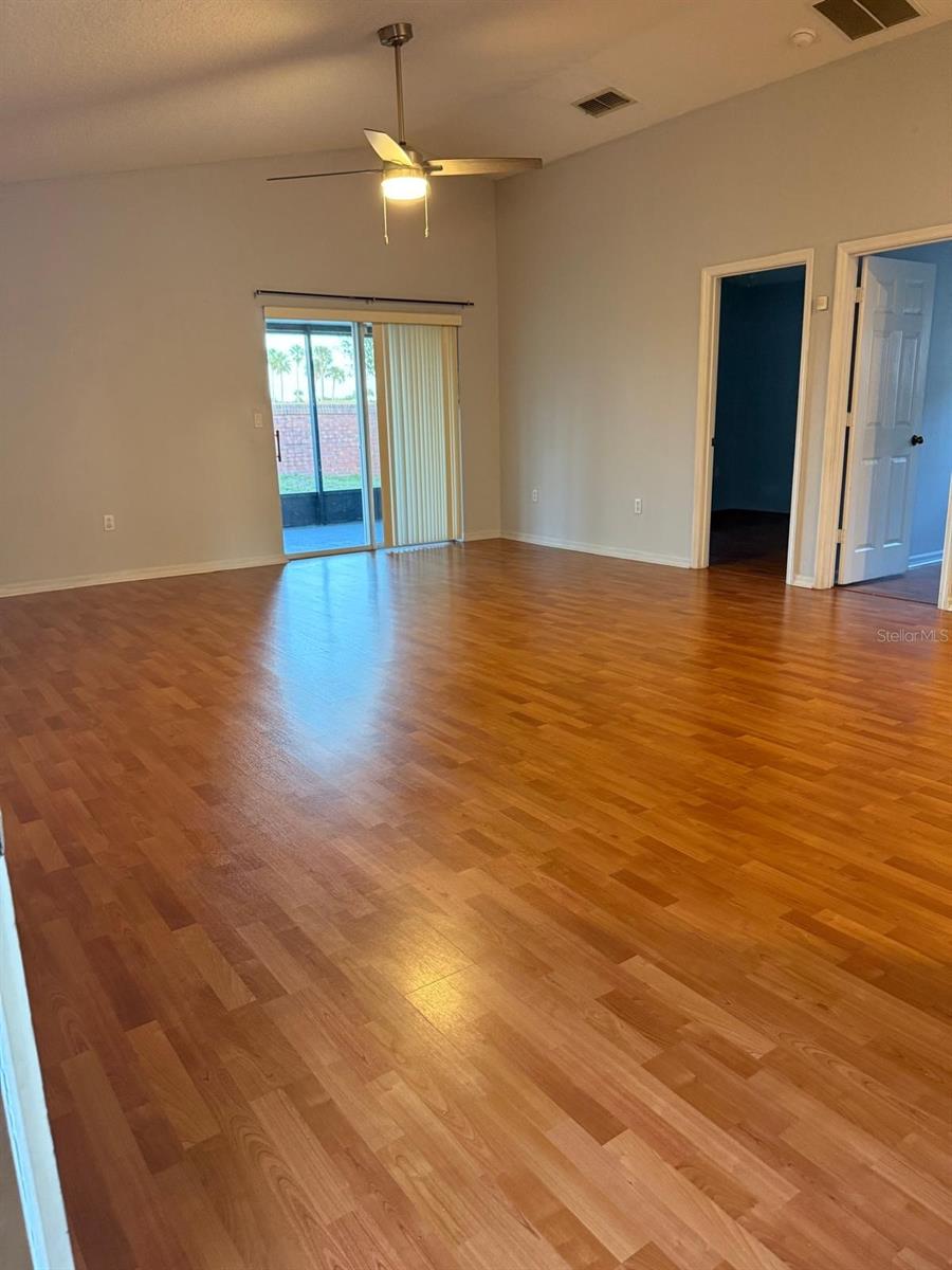 Image 3 of 15 For 15187 Harrowgate Way