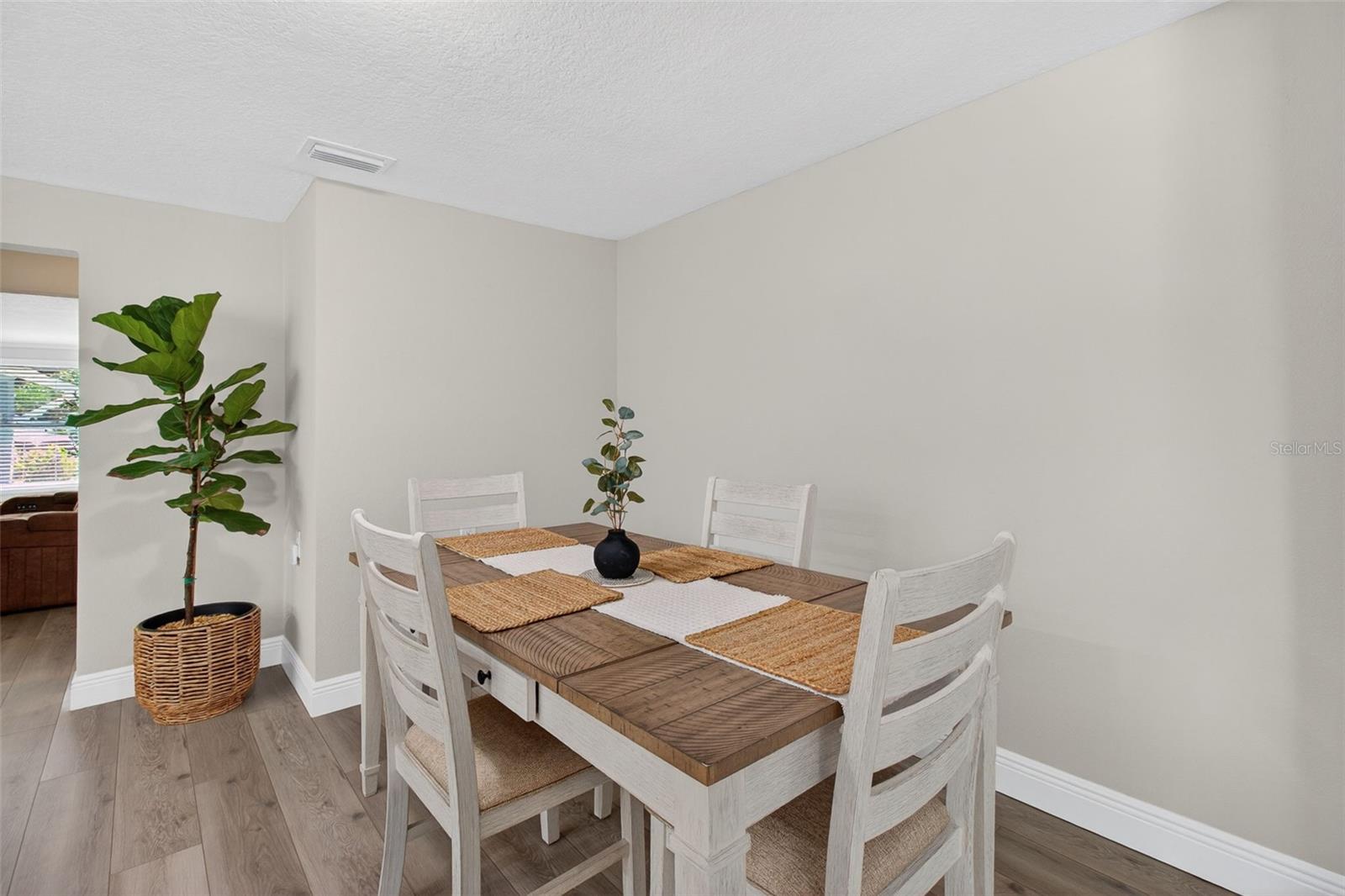 Image 18 of 56 For 823 Riverside Drive