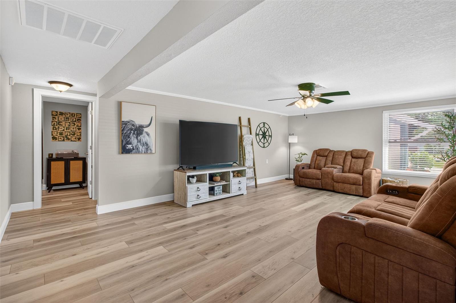 Image 19 of 56 For 823 Riverside Drive