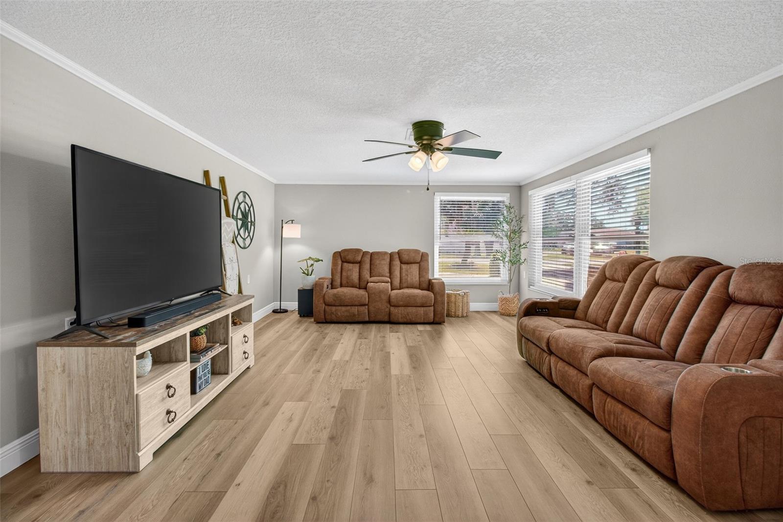 Image 21 of 56 For 823 Riverside Drive