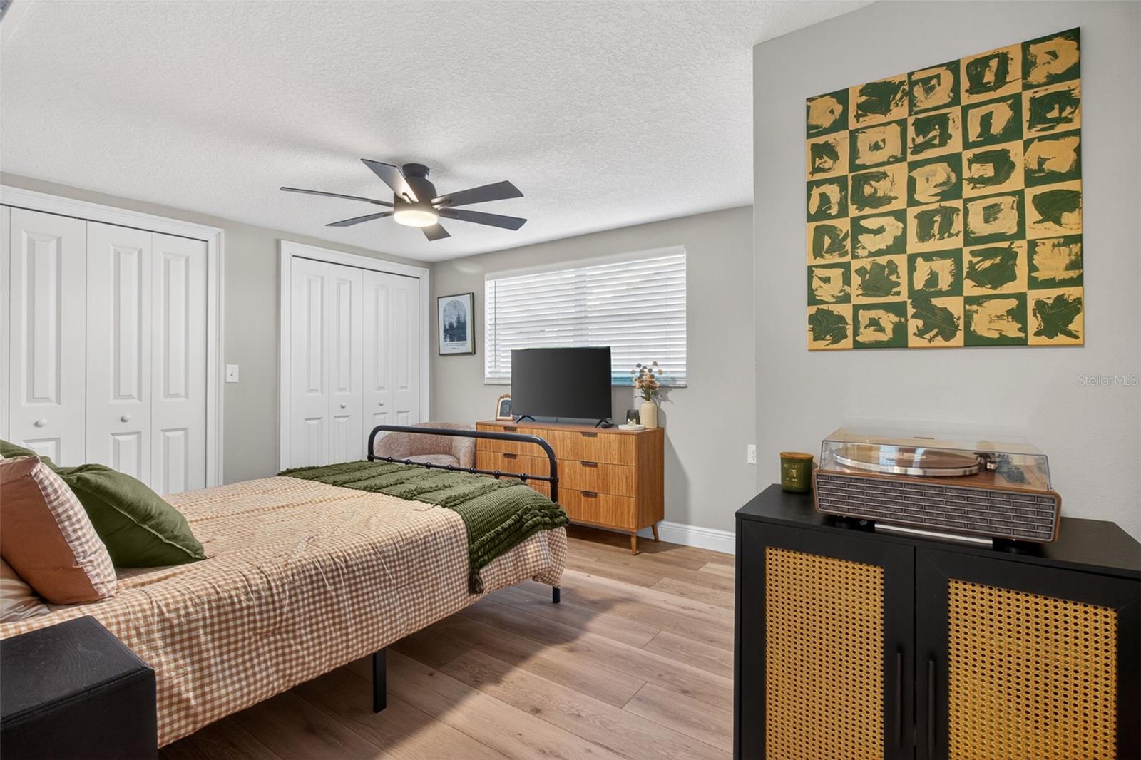 Image 22 of 56 For 823 Riverside Drive