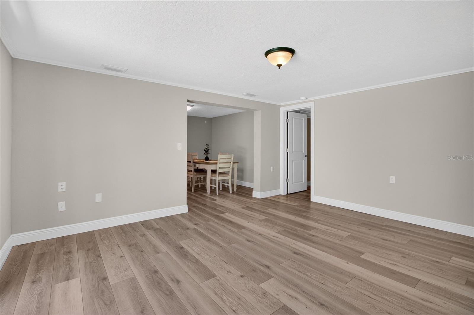 Image 30 of 56 For 823 Riverside Drive