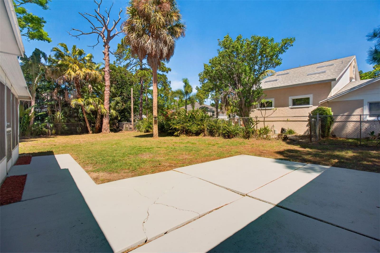 Image 37 of 56 For 823 Riverside Drive