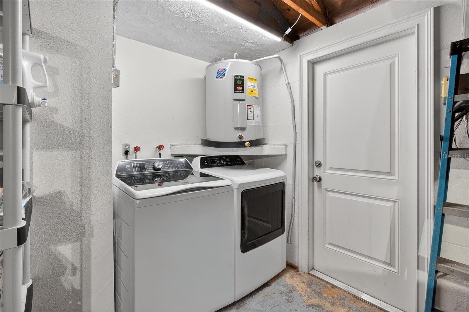 Image 42 of 56 For 823 Riverside Drive