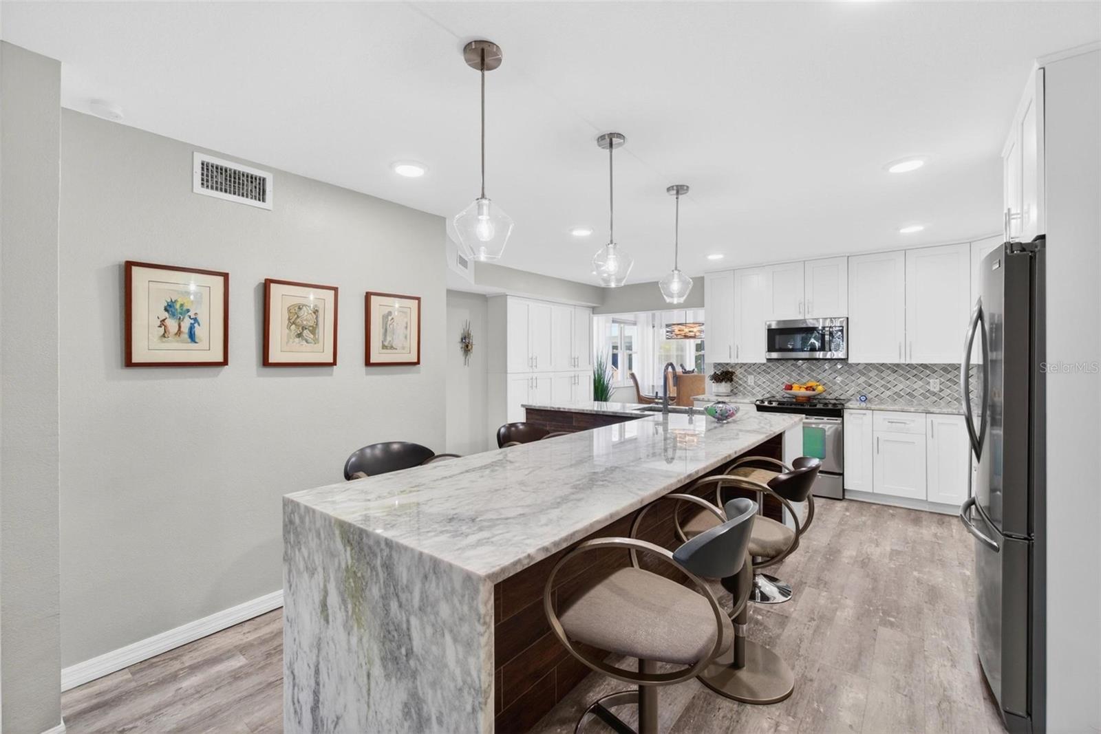 Image 10 of 31 For 1065 Eden Isle Boulevard Ne 1