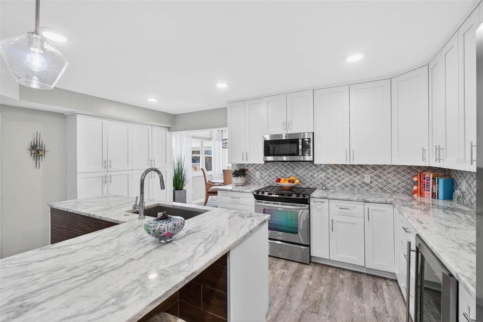 Image 14 of 31 For 1065 Eden Isle Boulevard Ne 1