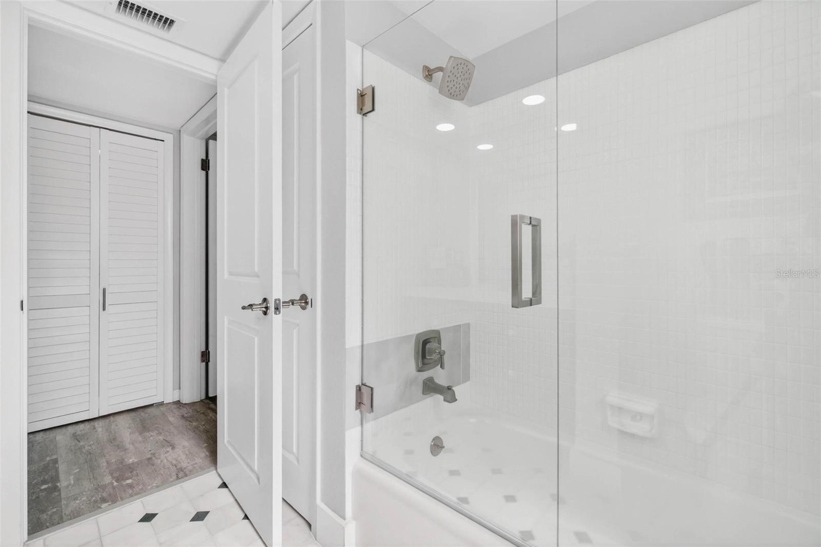 Image 23 of 31 For 1065 Eden Isle Boulevard Ne 1