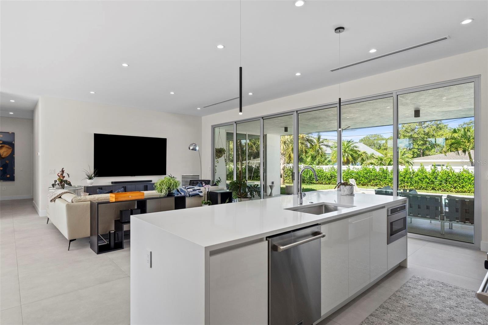 Image 10 of 79 For 1304 Indian Rocks Road