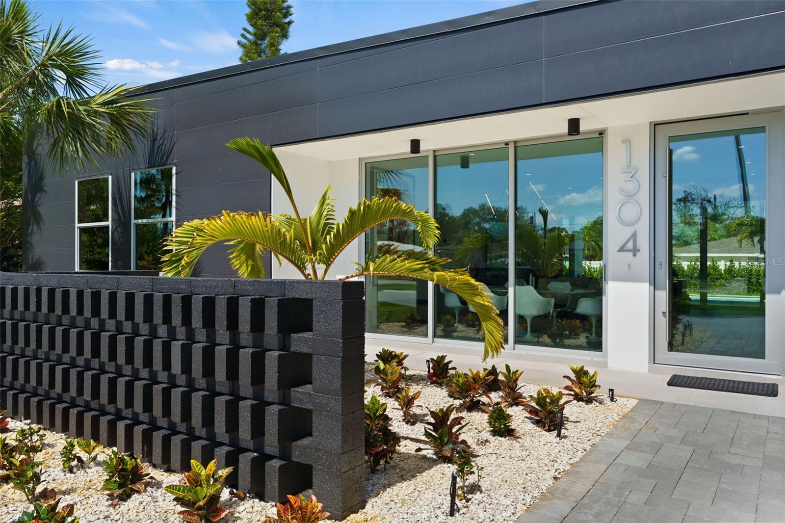 Image 2 of 79 For 1304 Indian Rocks Road