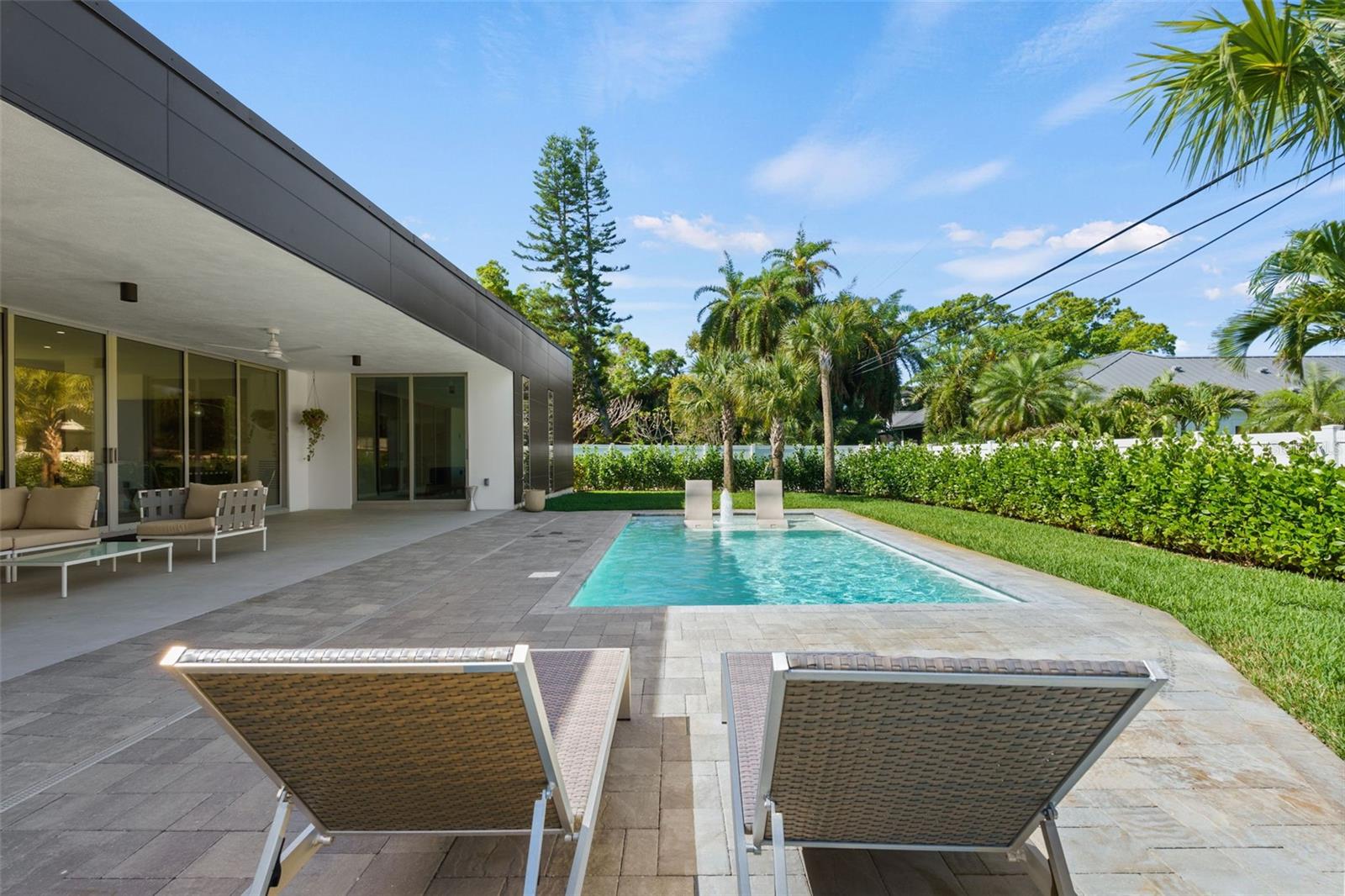 Image 27 of 79 For 1304 Indian Rocks Road