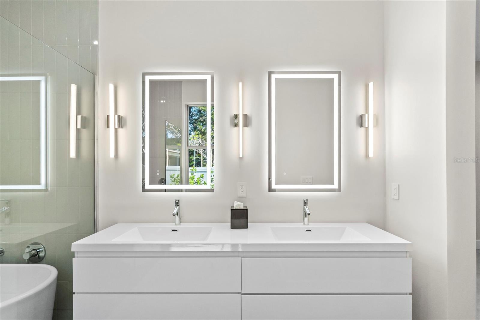 Image 38 of 79 For 1304 Indian Rocks Road