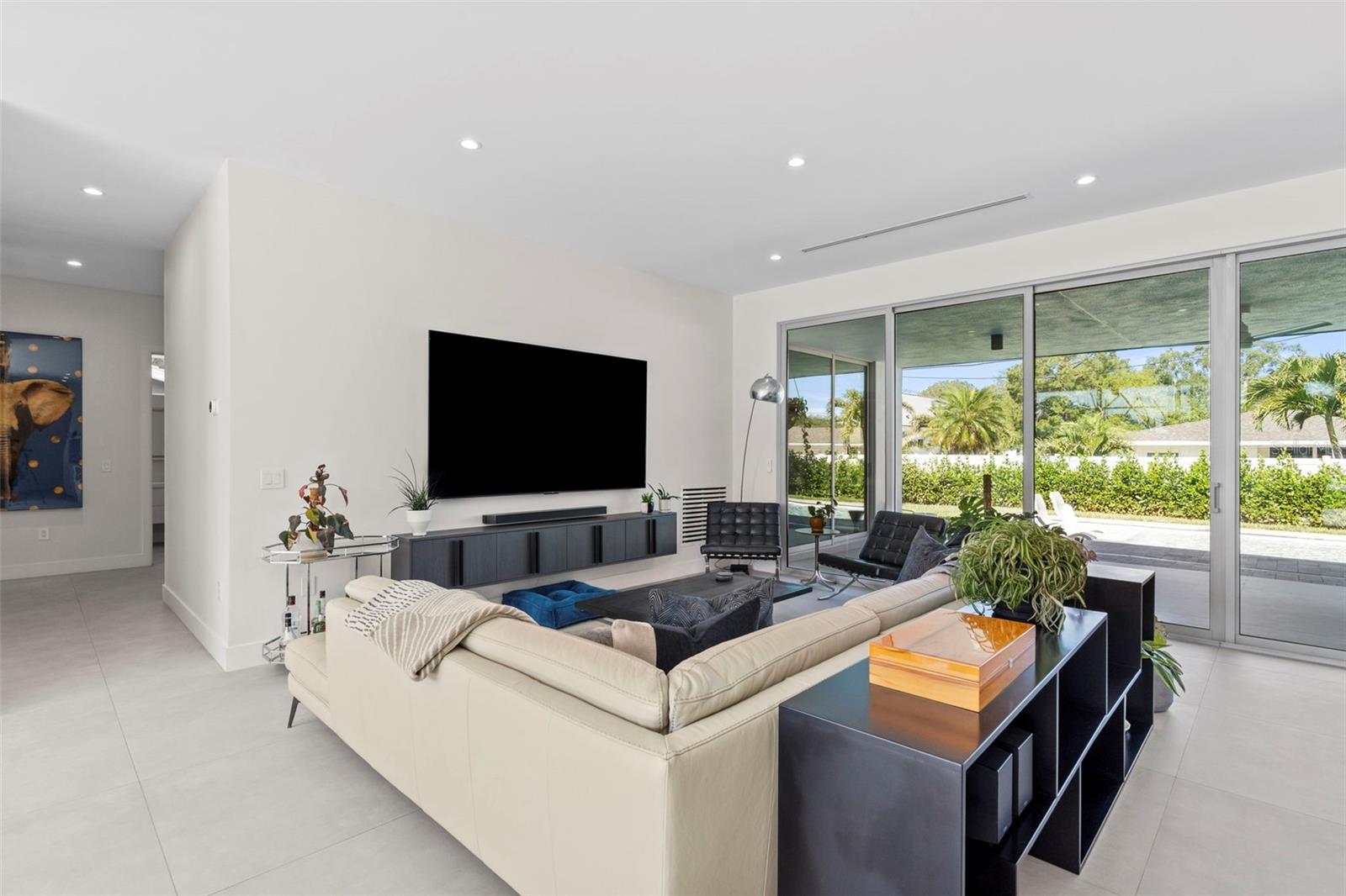 Image 7 of 79 For 1304 Indian Rocks Road