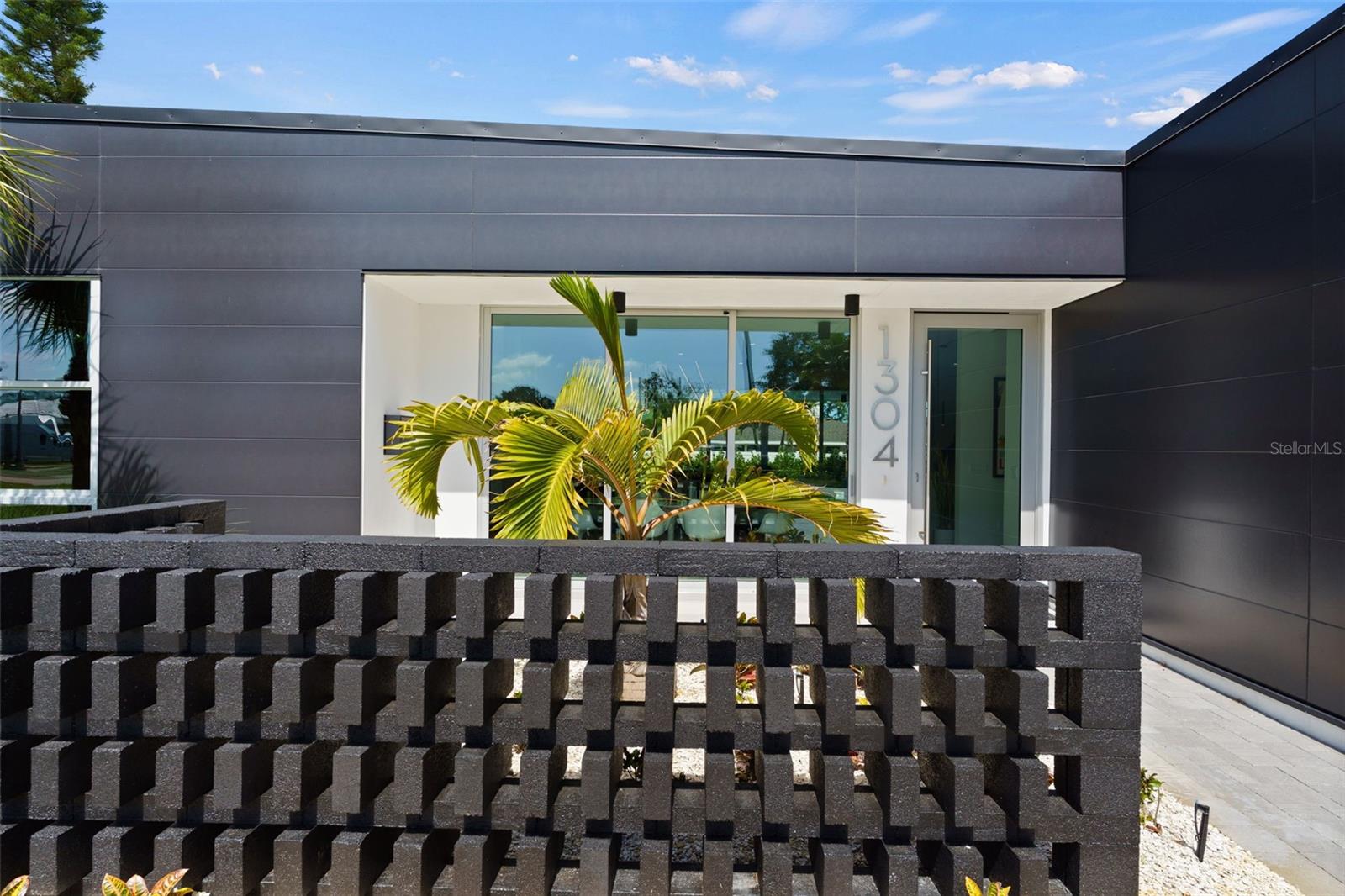 Image 71 of 79 For 1304 Indian Rocks Road