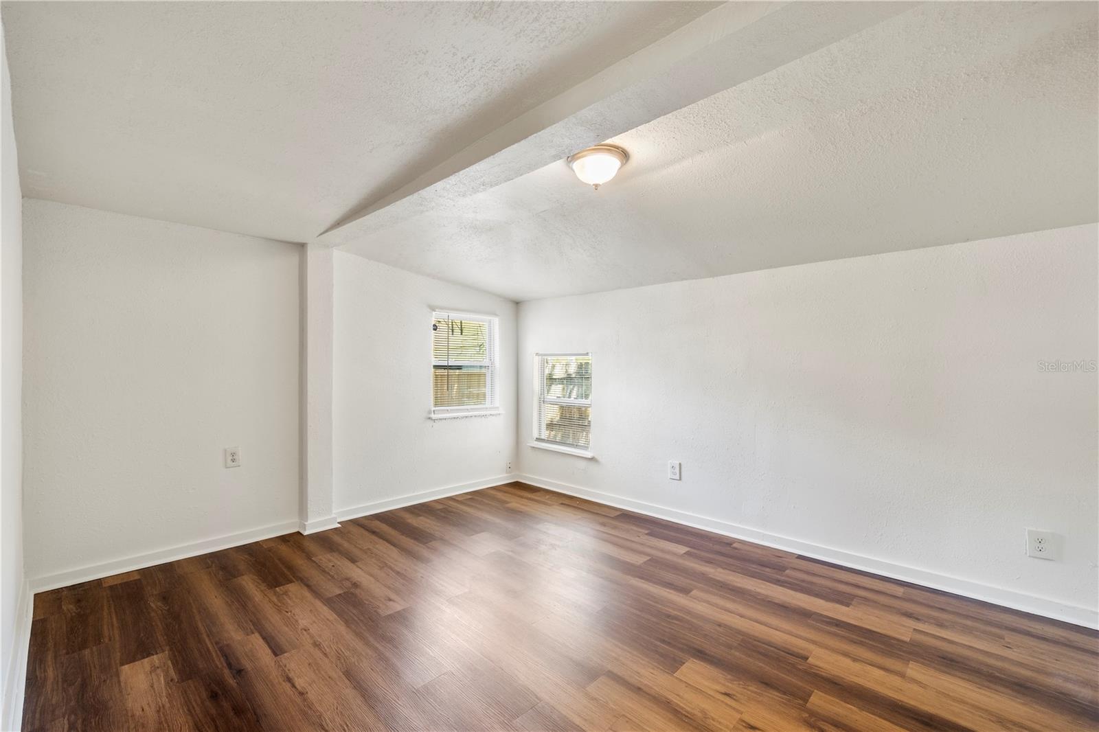 Image 18 of 49 For 665 26th Avenue S