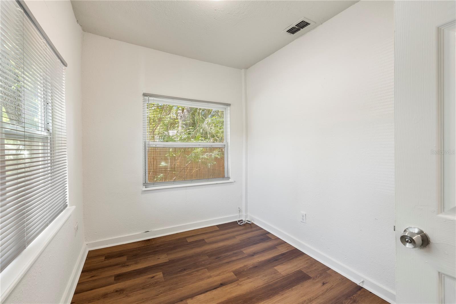 Image 4 of 49 For 665 26th Avenue S