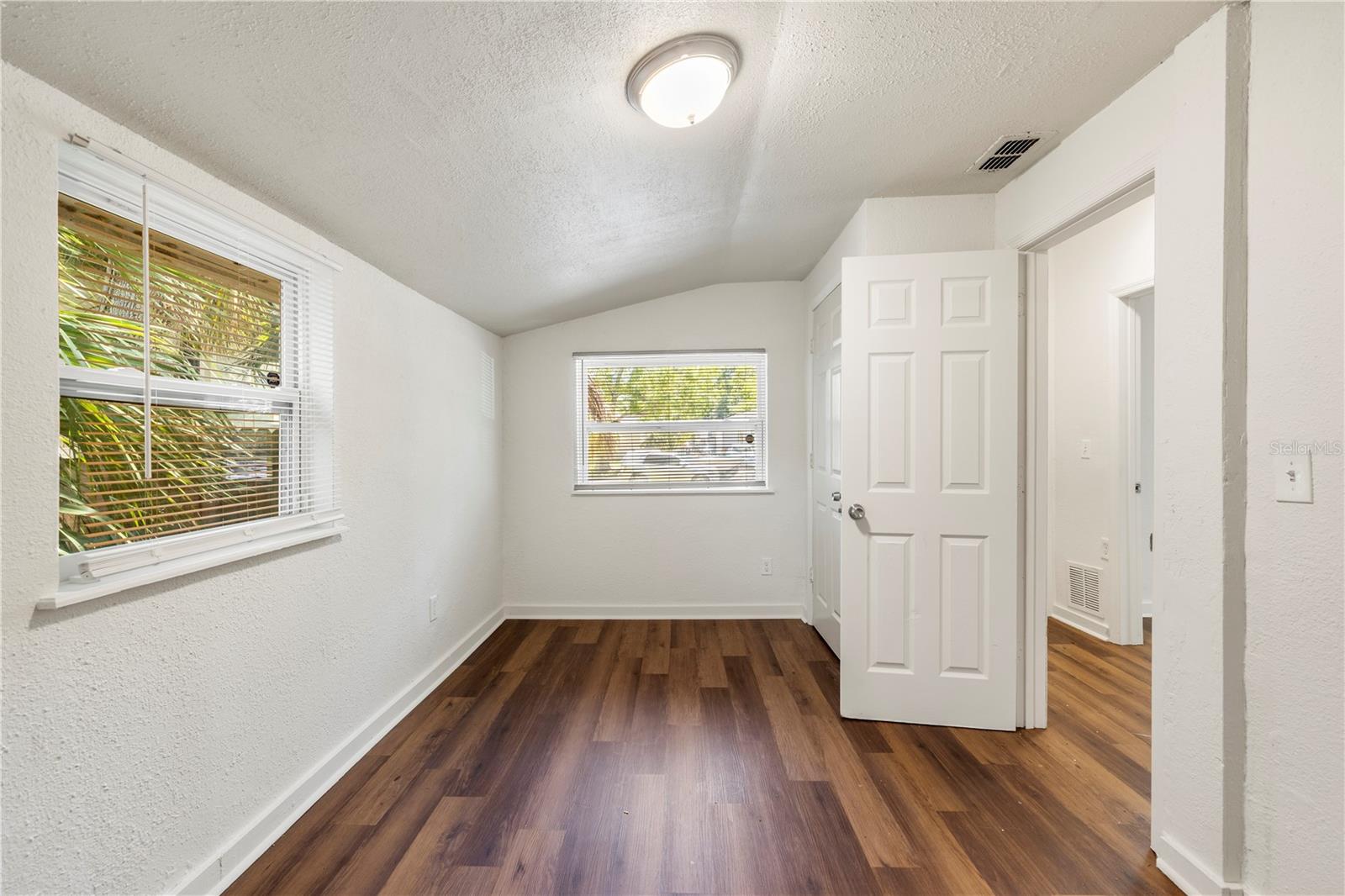 Image 7 of 49 For 665 26th Avenue S